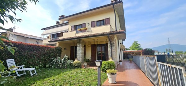 casa indipendente in vendita a San Zeno Naviglio