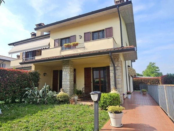 casa indipendente in vendita a San Zeno Naviglio