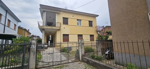 casa indipendente in vendita a San Zeno Naviglio
