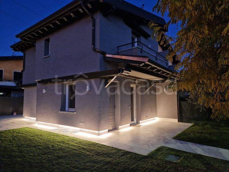 casa indipendente in vendita a San Zeno Naviglio
