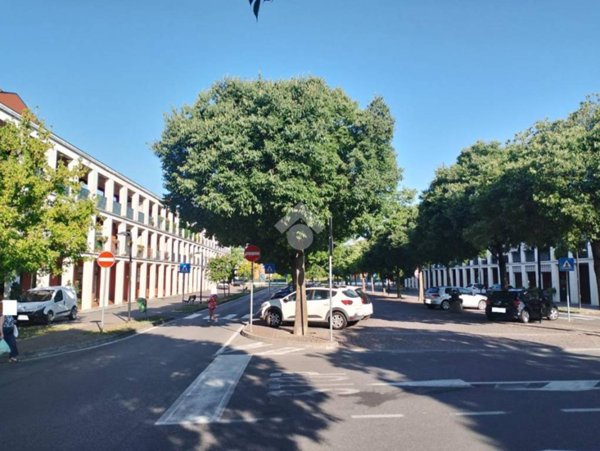negozio in vendita a San Zeno Naviglio