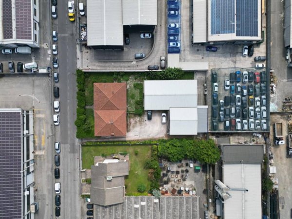 locale commerciale in vendita a San Zeno Naviglio