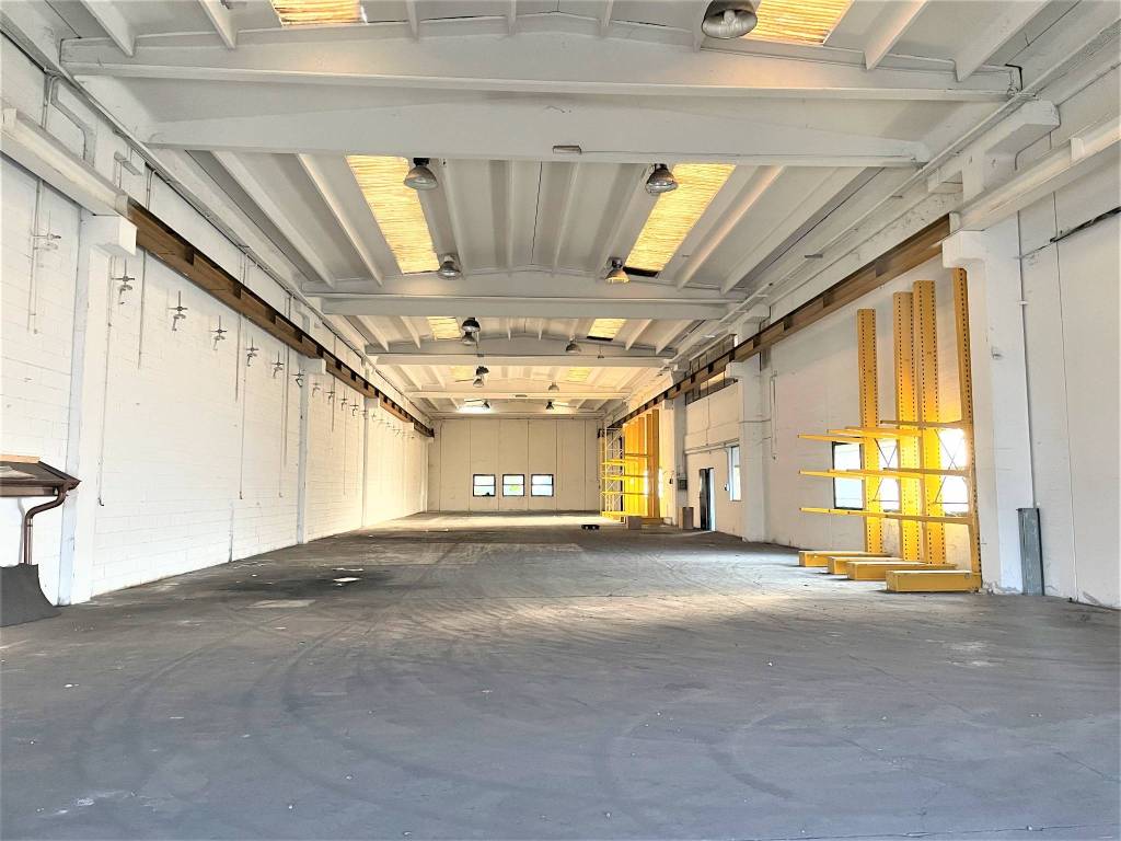 locale commerciale in vendita a San Zeno Naviglio