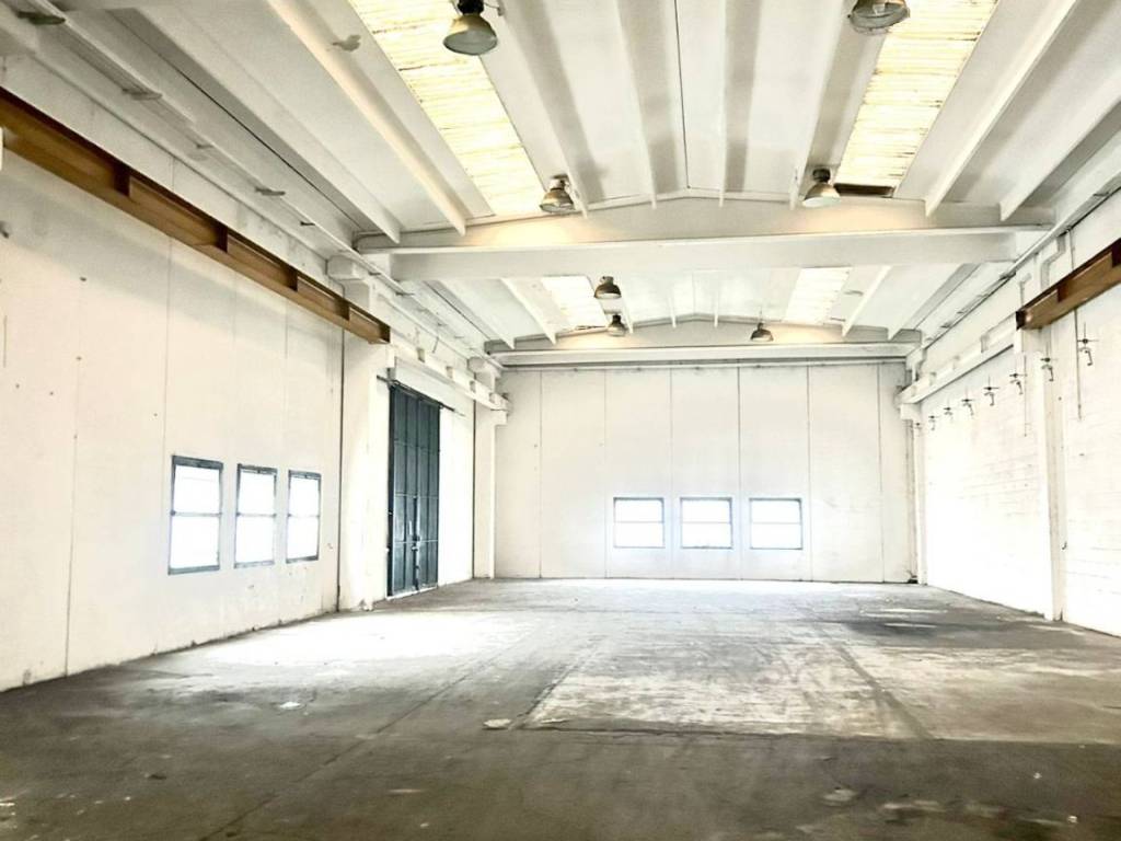 locale commerciale in vendita a San Zeno Naviglio