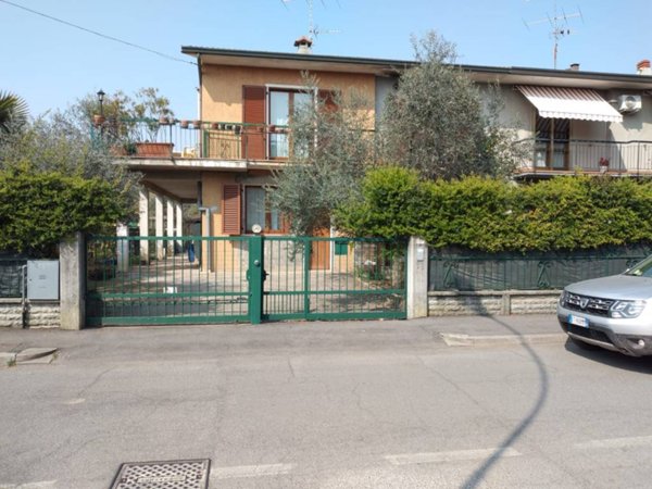 casa indipendente in vendita a San Zeno Naviglio