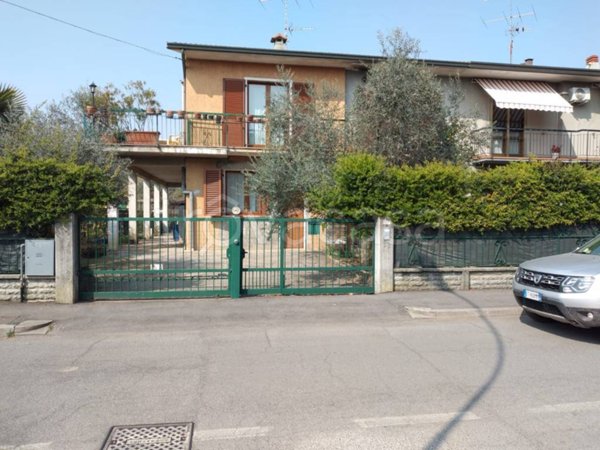 casa indipendente in vendita a San Zeno Naviglio
