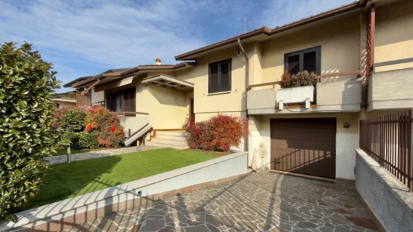 casa indipendente in vendita a San Zeno Naviglio in zona Caselle