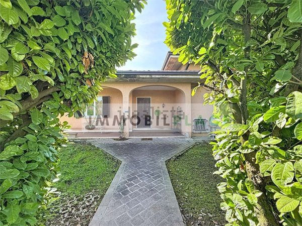 casa indipendente in vendita a San Zeno Naviglio in zona Garza
