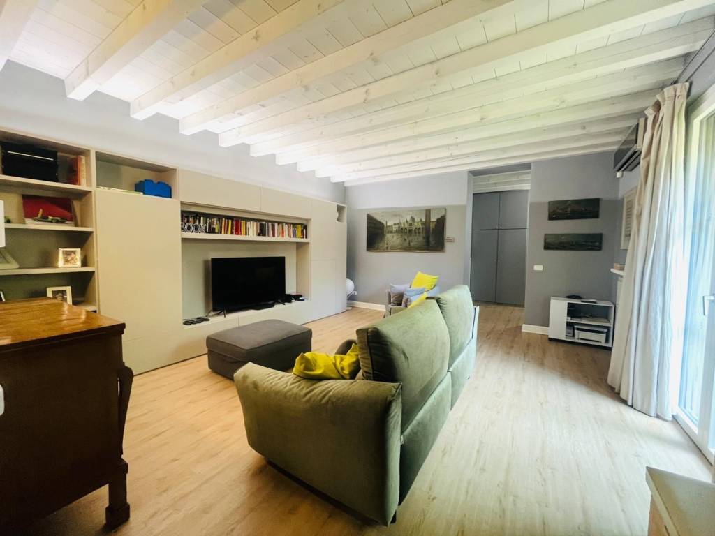 casa indipendente in vendita a San Zeno Naviglio