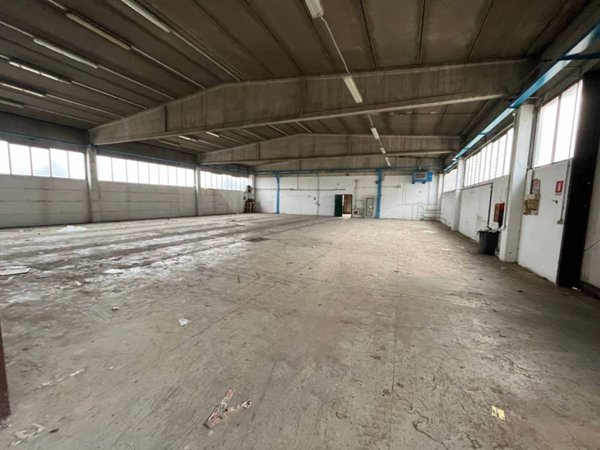 locale commerciale in vendita a San Zeno Naviglio