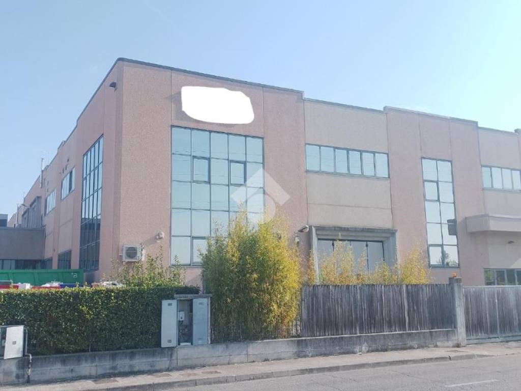 locale commerciale in vendita a San Zeno Naviglio