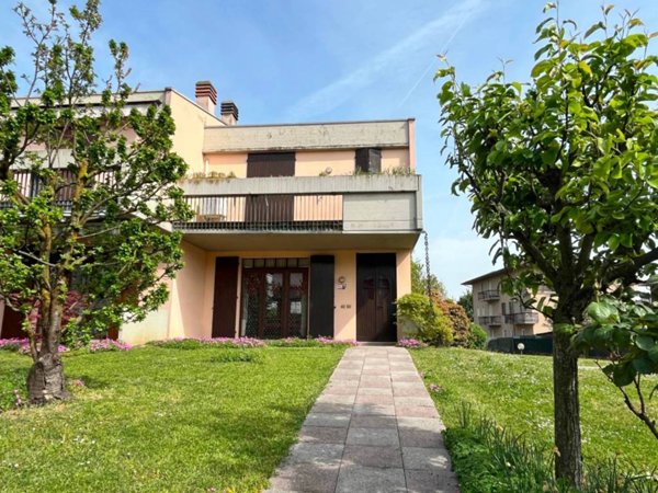 casa indipendente in vendita a San Zeno Naviglio