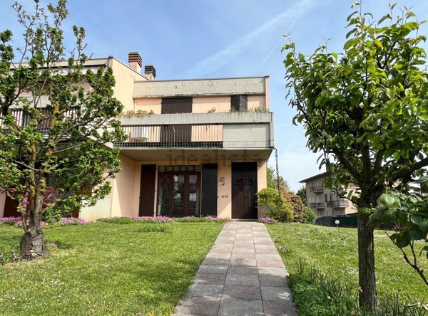 casa indipendente in vendita a San Zeno Naviglio