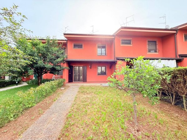 casa indipendente in vendita a San Zeno Naviglio in zona Caselle