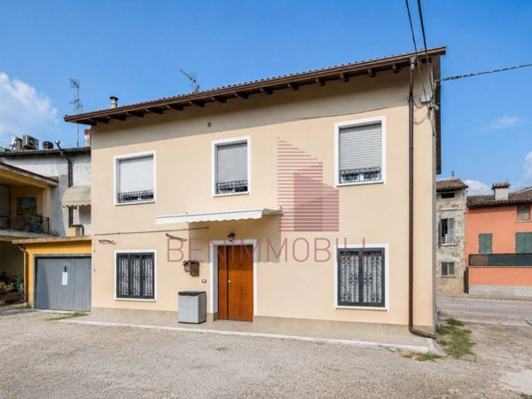 appartamento in vendita a San Zeno Naviglio in zona Caselle
