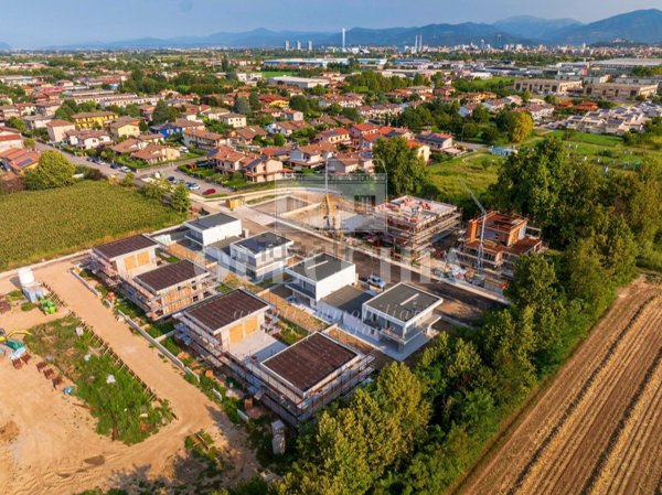 appartamento in vendita a San Zeno Naviglio in zona Caselle