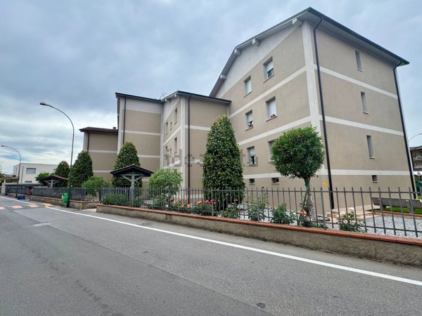 appartamento in vendita a San Zeno Naviglio in zona Caselle