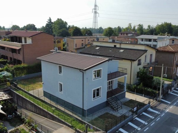 intera palazzina in vendita a San Zeno Naviglio in zona Caselle