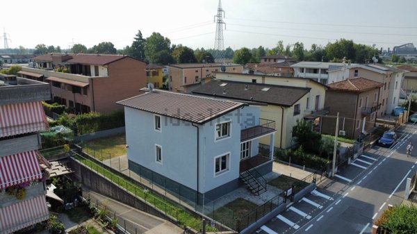 casa indipendente in vendita a San Zeno Naviglio in zona Caselle