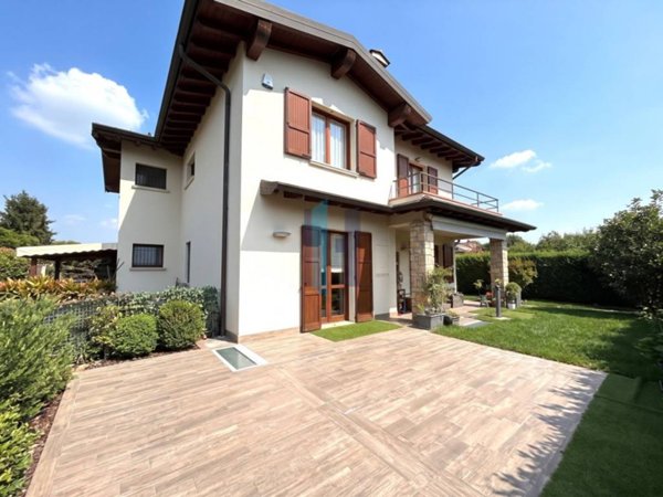 casa indipendente in vendita a San Zeno Naviglio in zona Caselle