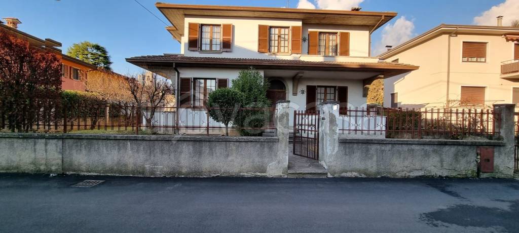 casa indipendente in vendita a Sarezzo