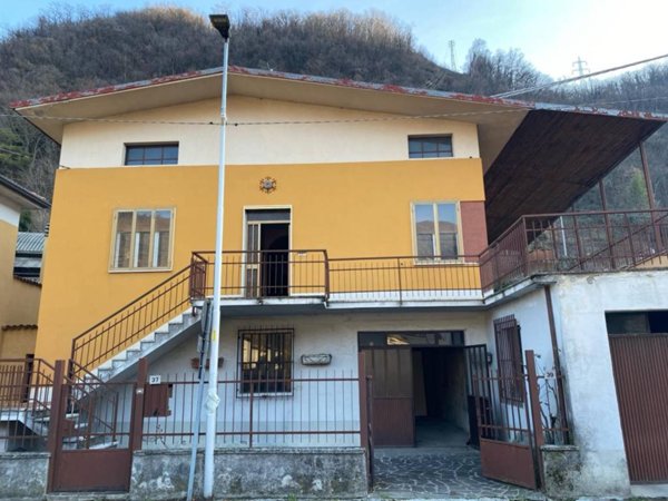 casa indipendente in vendita a Sarezzo in zona Zanano