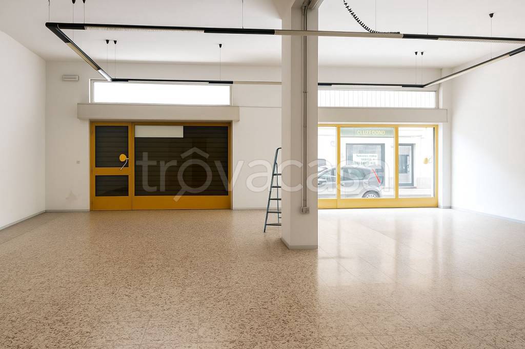 negozio in vendita a Sarezzo