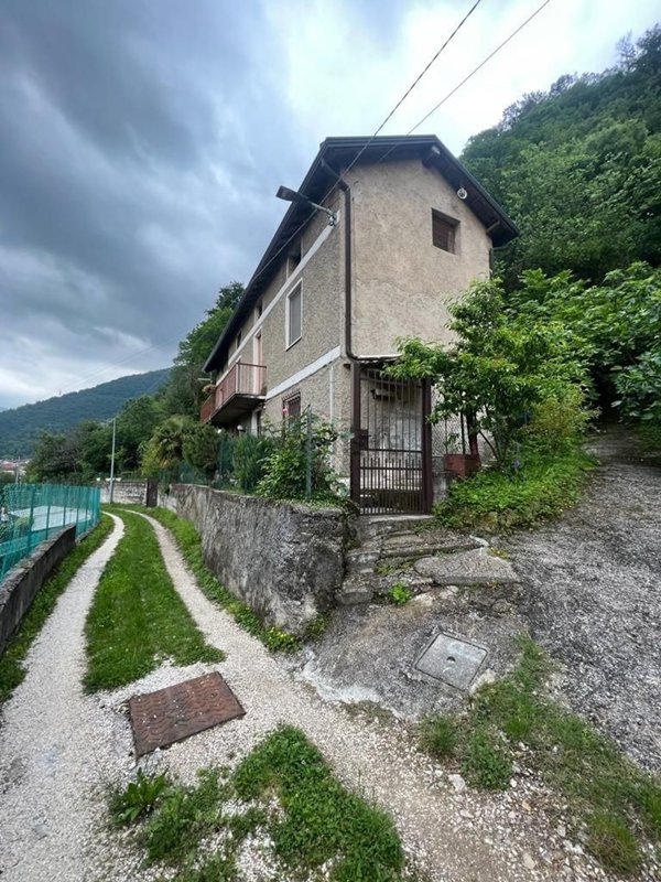 casa indipendente in vendita a Sarezzo in zona Zanano