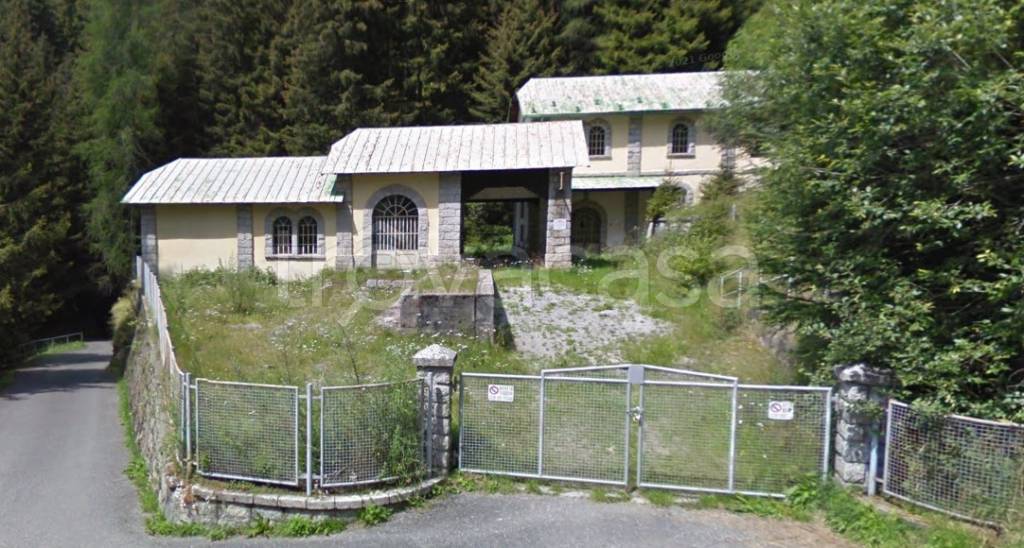locale commerciale in vendita a Saviore dell'Adamello