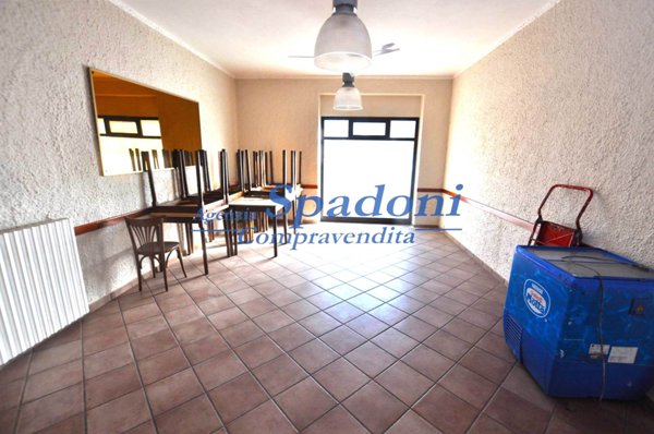 locale commerciale in vendita a Saviore dell'Adamello in zona Ponte