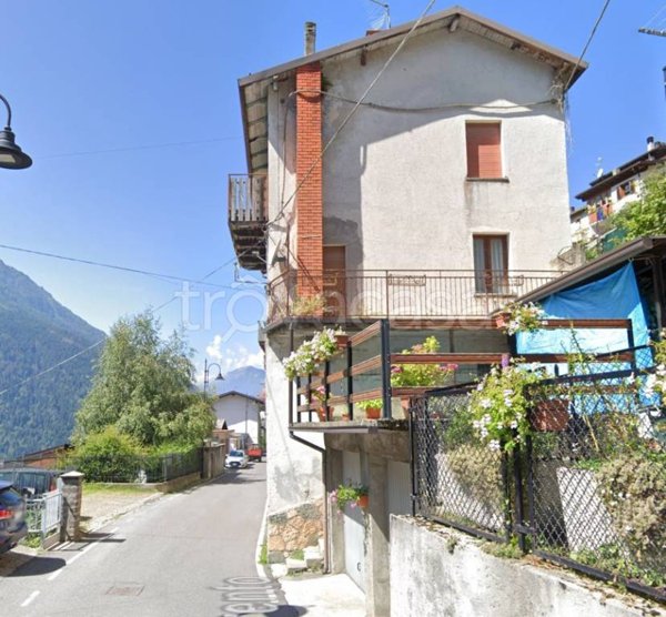 terreno edificabile in vendita a Saviore dell'Adamello in zona Valle