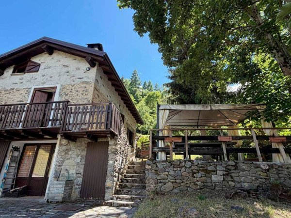 casa indipendente in vendita a Saviore dell'Adamello in zona Ponte