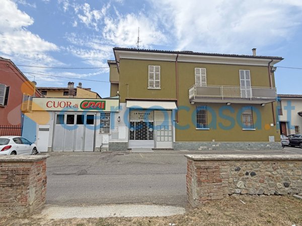 locale commerciale in vendita a Saviore dell'Adamello in zona Ponte