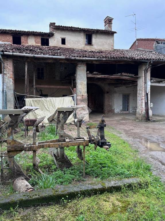 pentavano in vendita a Seniga