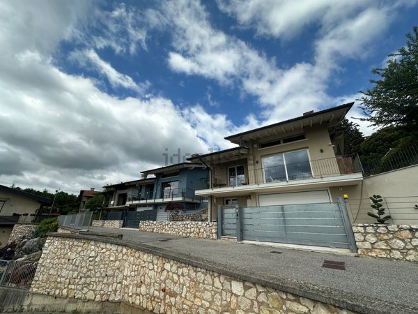 casa indipendente in vendita a Serle