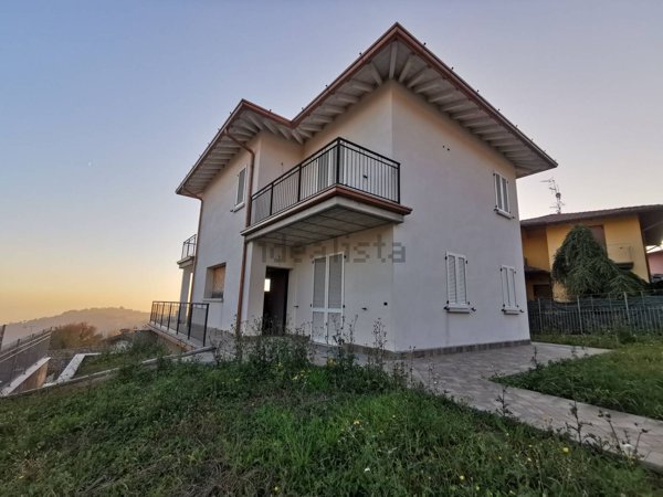 casa indipendente in vendita a Serle