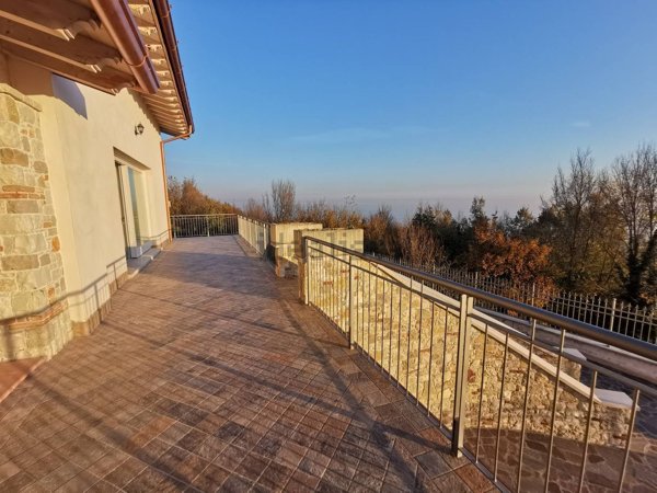 casa indipendente in vendita a Serle