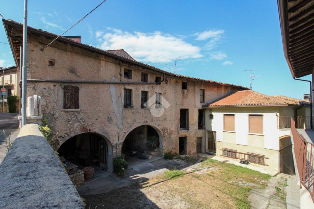 casale in vendita a Serle