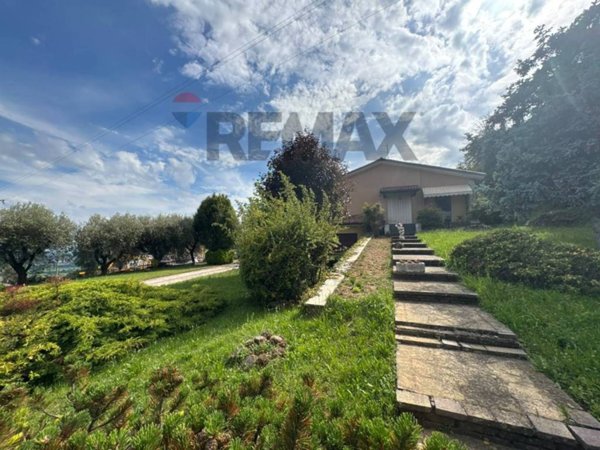 casa indipendente in vendita a Serle