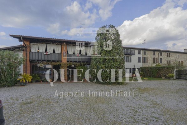 villa in vendita a Sirmione in zona Rovizza