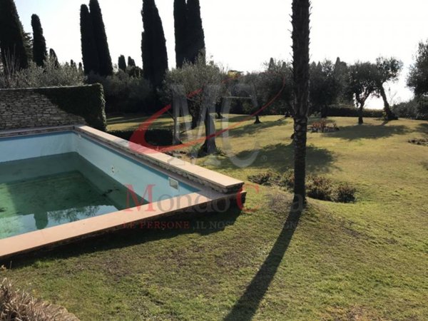 casa indipendente in vendita a Sirmione
