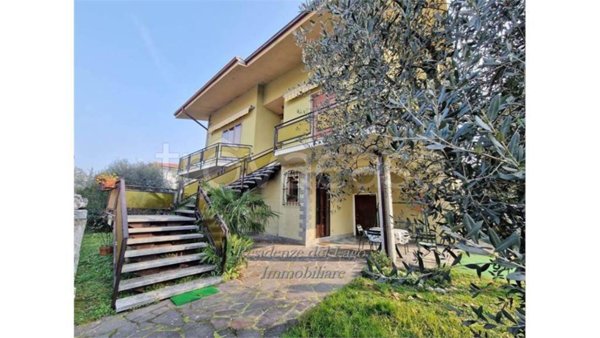 casa indipendente in vendita a Sirmione in zona Lugana