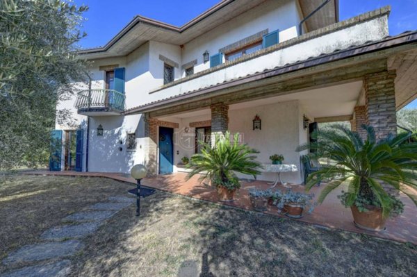 casa indipendente in vendita a Sirmione