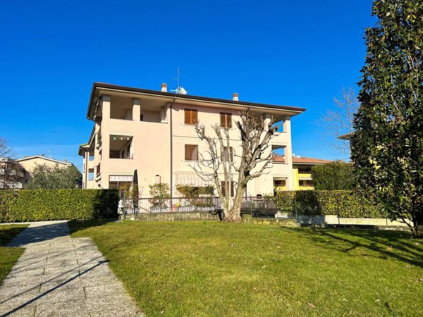 appartamento in vendita a Sirmione in zona Colombare