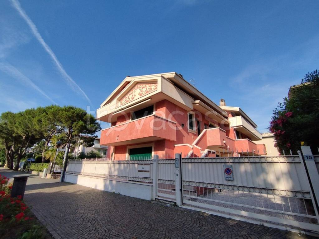 casa indipendente in vendita a Sirmione