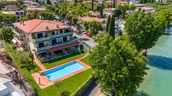 appartamento in vendita a Sirmione in zona Colombare