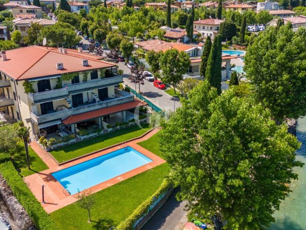appartamento in vendita a Sirmione in zona Colombare