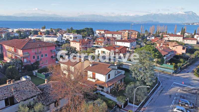 casa indipendente in vendita a Sirmione in zona Colombare