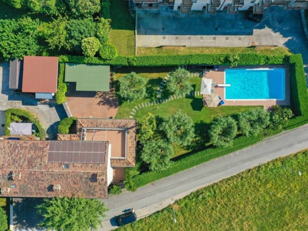 casa indipendente in vendita a Sirmione in zona Chiodi