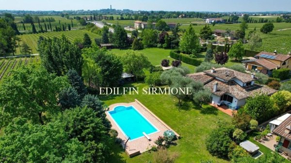 casa indipendente in vendita a Sirmione in zona Lugana